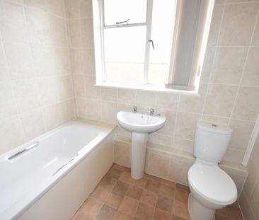 3 bedroom flat to rent - Photo 6
