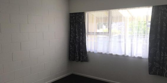 Handy location - Photo 3