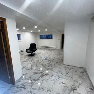 3 1/2 rénové à louer - Photo 2