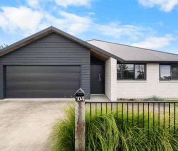 Modern home in a premium Cambridge location - Photo 5