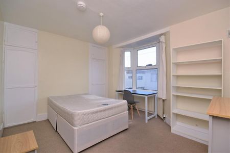 4 bedroom terraced house to rent - Photo 3