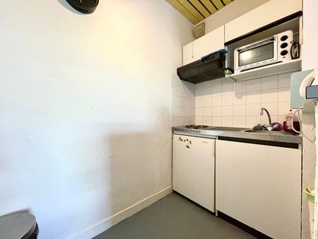 T1 BIS - RUE ARMAND ROUSSEAU - 23.70 m² - Photo 3