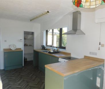 Lower Street, West Chinnock, Crewkerne, Somerset, TA18 - Photo 2