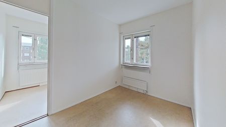 Skrinnarvägen, Eskilstuna - Photo 2