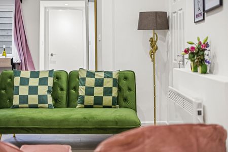 1 Bed Flat, Blackheath, SE10 - Photo 2