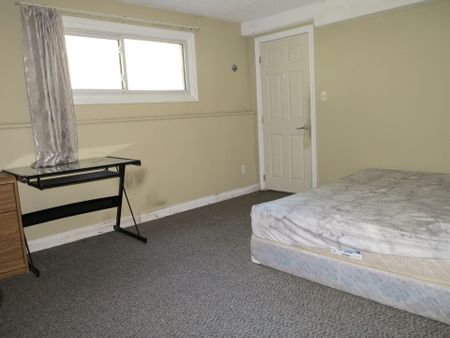 For Lease - 383 Castlegrove Close, London North, Ontario - Photo 2