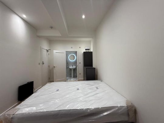 1 bedroom in a house share to rent - Photo 1