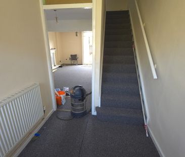 3 Bed Maisonette, Middle Hay View, S14 - Photo 6