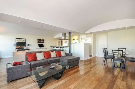 Merchant Court, 61 Wapping Wall, London, E1W 3SJ - Photo 2