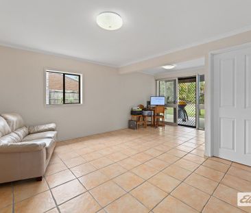 Spacious home with Room for the Boat & Caravan - Photo 6