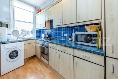 Gorgeous and bright 2 double bedroom 2 bathroom split over two floors - Photo 2