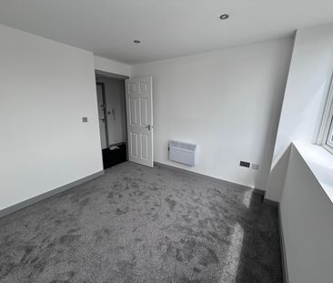 NEWLY REFURBISHED 1 BED APARTMENT - LEEDS - Photo 2