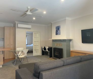 Modern fully furnished unit ready to move in - Photo 5