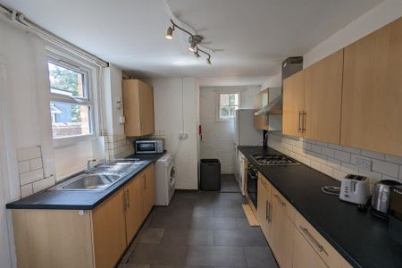 4 bedroom terraced house to rent - Photo 2