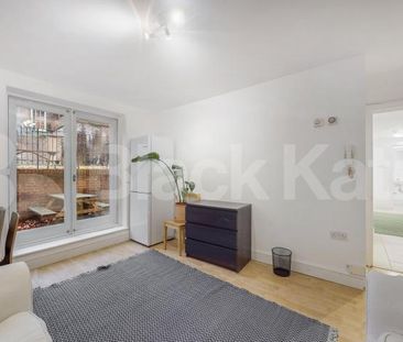 Generously Sized 4-Bedroom Home Moments from Camden & King’s Cross - Photo 4