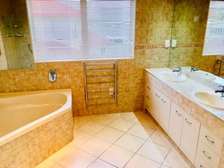 Simply Stunning - Perfect for Entertaining - Photo 5