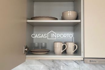 Apartamento T0+1 para arrendamento na Rua Santa Catarina, Porto