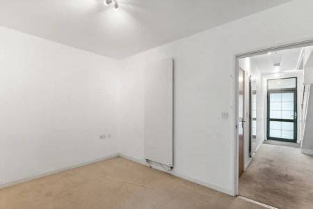 2 bedroom house in Roehampton Vale - Photo 5