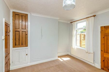 3 bedroom terraced house to rent - Photo 2
