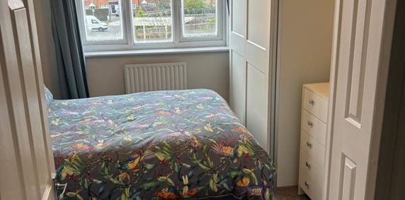 1 Bed Flat, Debham Court, NW2 - Photo 2