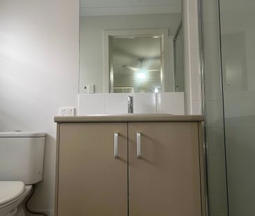 Spacious 4-Bedroom Family Home in Blacks Beach - Photo 4