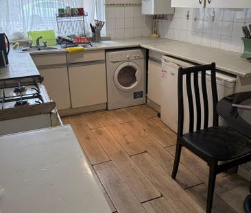 1 bedroom in a house share to rent - Photo 4