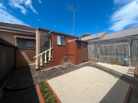 9 Jacobs Street, Belmont - Photo 4