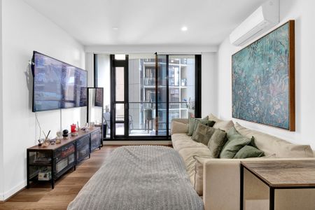 Modern living in premium apartment - Photo 4