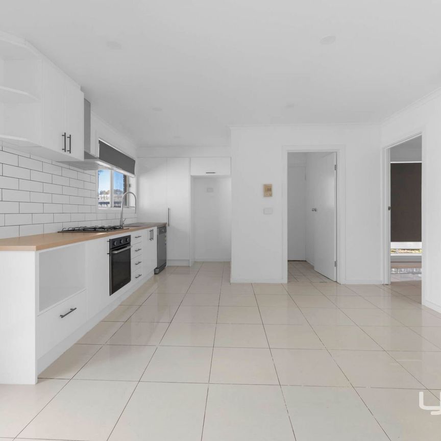 Unit in the Heart of St. Albans - Photo 1