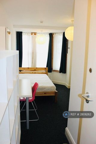 5 bedroom flat to rent - Photo 2