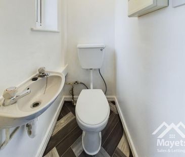 4 bedroom detached house to rent - Photo 4