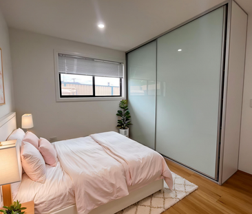 2 BEDROOM GRANNY FLAT PLUS EXTRA FAMILY ROOM WATER AND GAS INCLUDED - Photo 3