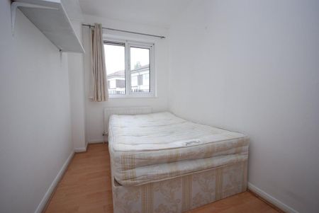 4 bedroom terraced house to rent - Photo 3