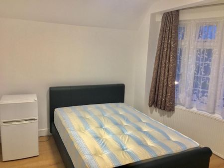 6 bedroom detached house to rent - Photo 2