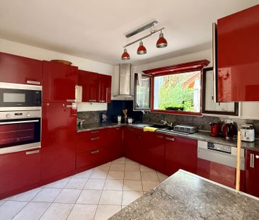 Location Maison 5 pièces 112m² ST PIERRE EN FAUCIGNY 74800 - Photo 5