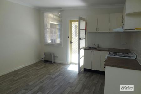 1 BEDROOM IN CBD LOCATION! - Photo 4