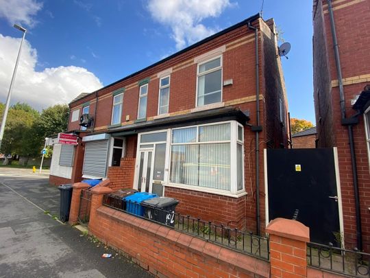 Room in a Shared House, Cromwell Road, M6 - Photo 1