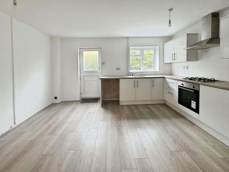 2 bedroom semi-detached house to rent - Photo 3