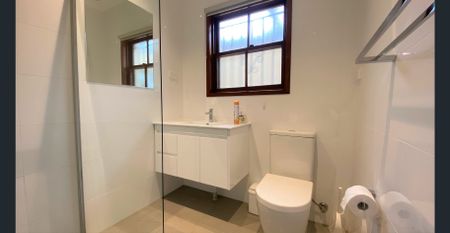 FURNISHED - Cozy One Bedroom Unit in the heart of Double Bay - Photo 5