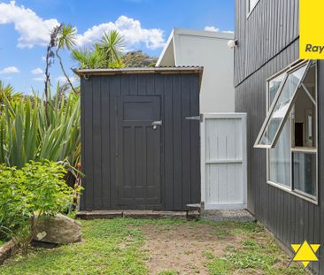 Cozy 2-Bedroom House with Stunning Sea Views! - Photo 1