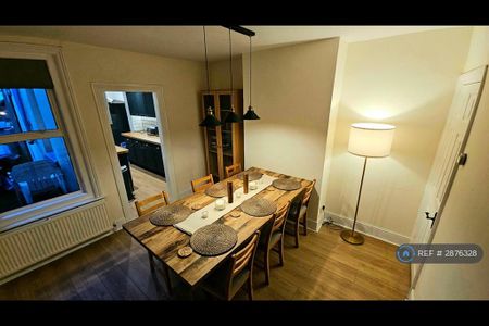 3 bedroom terraced house to rent - Photo 4