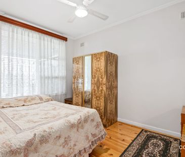 Family Home in the Heart of Cheltenham - Photo 5