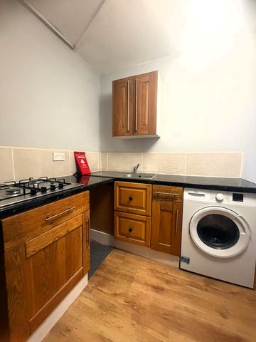 £450 PCM, All Bills and Wi-Fi Included, Furnished Room in a Shared House in Penarth Road, Grangetown, Cardiff CF11 6NL - Photo 3