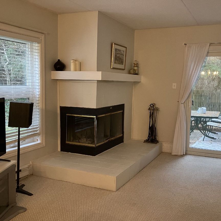 For Lease - 903 Cedar Pointe Court Unit# 7, Collingwood, Ontario - Photo 1