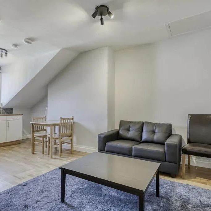 2 Bed Flat, Very Near The Grove Area, W5 - Photo 1