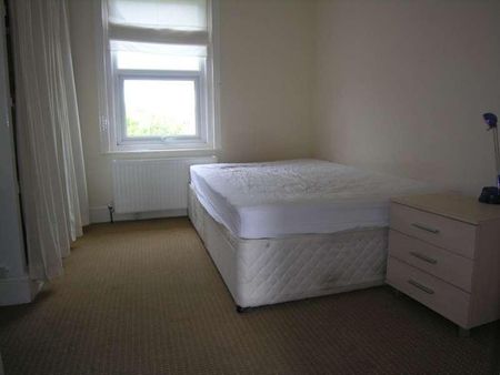 Bedroom Detached House In Bournemouth, BH9 - Photo 3