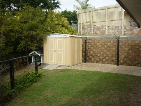 19 Sandringham Close - Photo 2