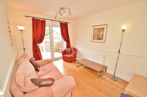 3 bedroom end of terrace house to rent - Photo 1