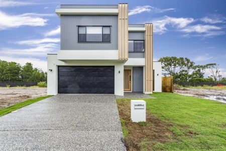 New new 5 bedroom home in Newport. Contact Julie Sykes 0438 050 110 - Photo 4