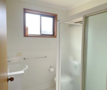 Comfortable Living **TENANT APPROVED** - Photo 6